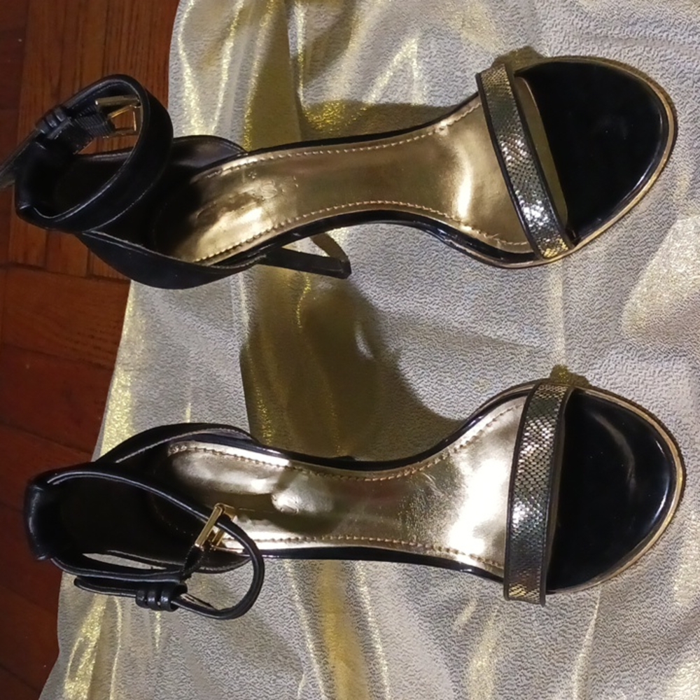 Heels - Picture 3 of 4